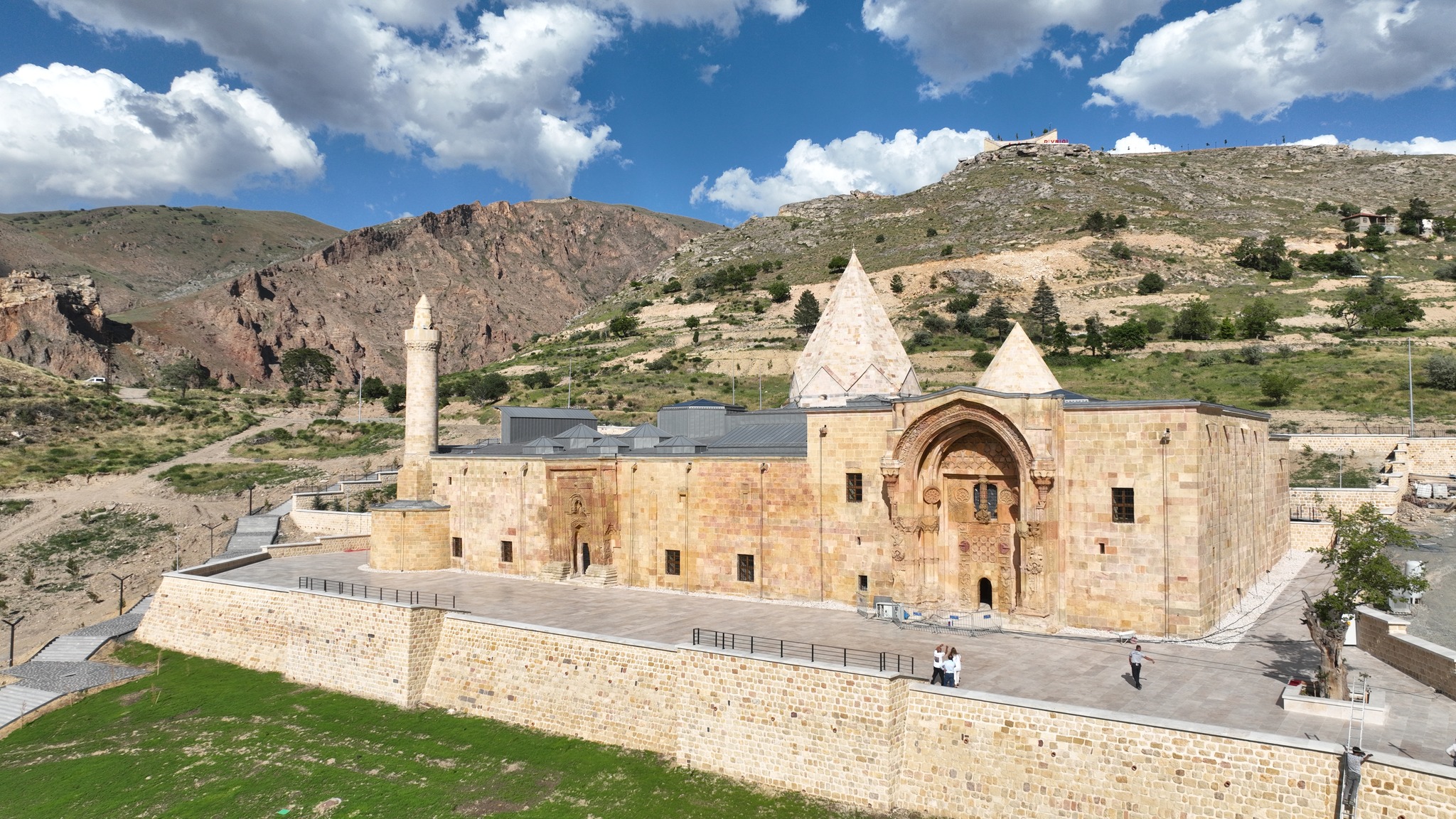 Sivas'ın Göz Bebeği, Anadolu'nun El-Hamra'sı Belgesel Oluyor