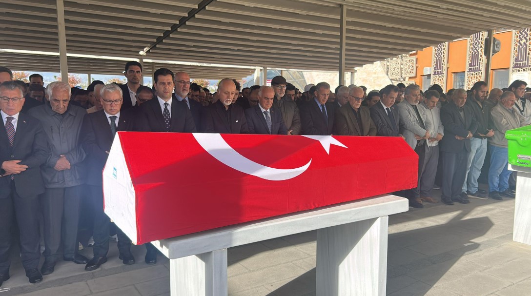 Sivaslı Şair Yavuz Bülent Bakiler Son Yolculuğuna Uğurlandı