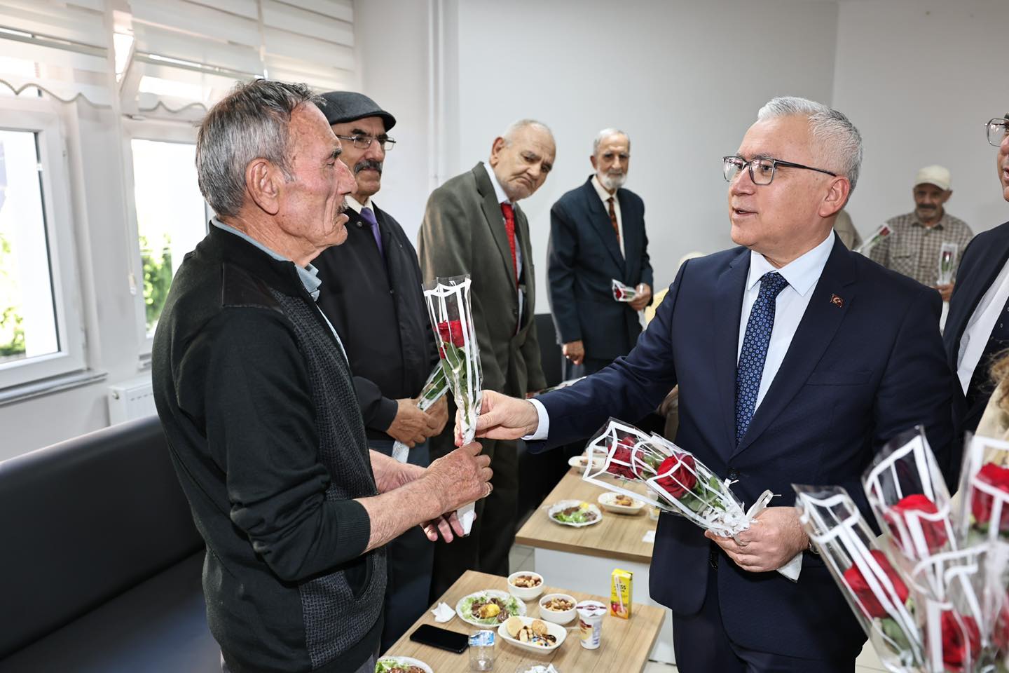 Sivas'ta Dünya Yaşlılar Günü'nde Huzurevi Ziyareti
