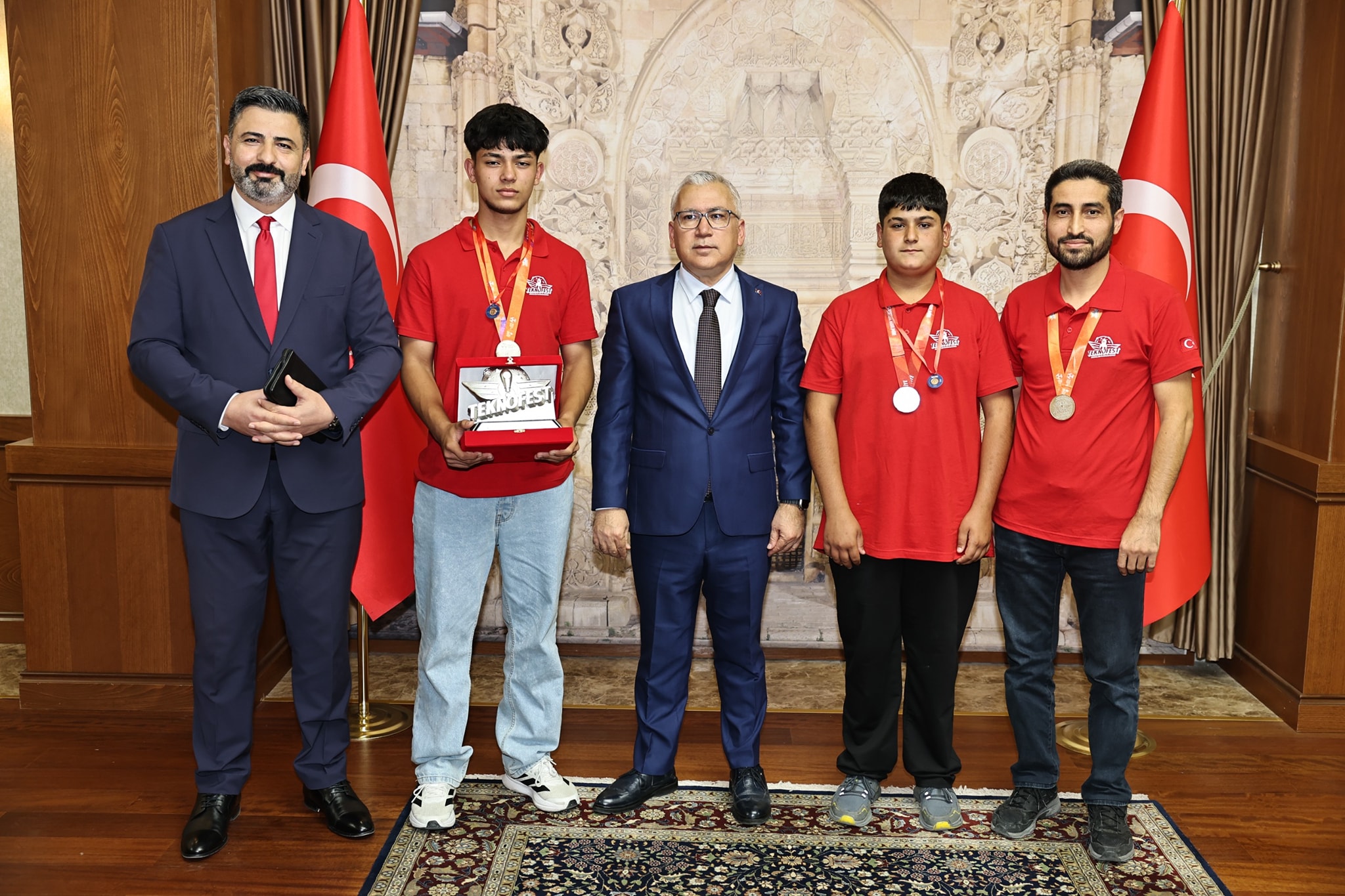 Vali Şimşek Sivas'ın Gururlarını Tebrik Etti