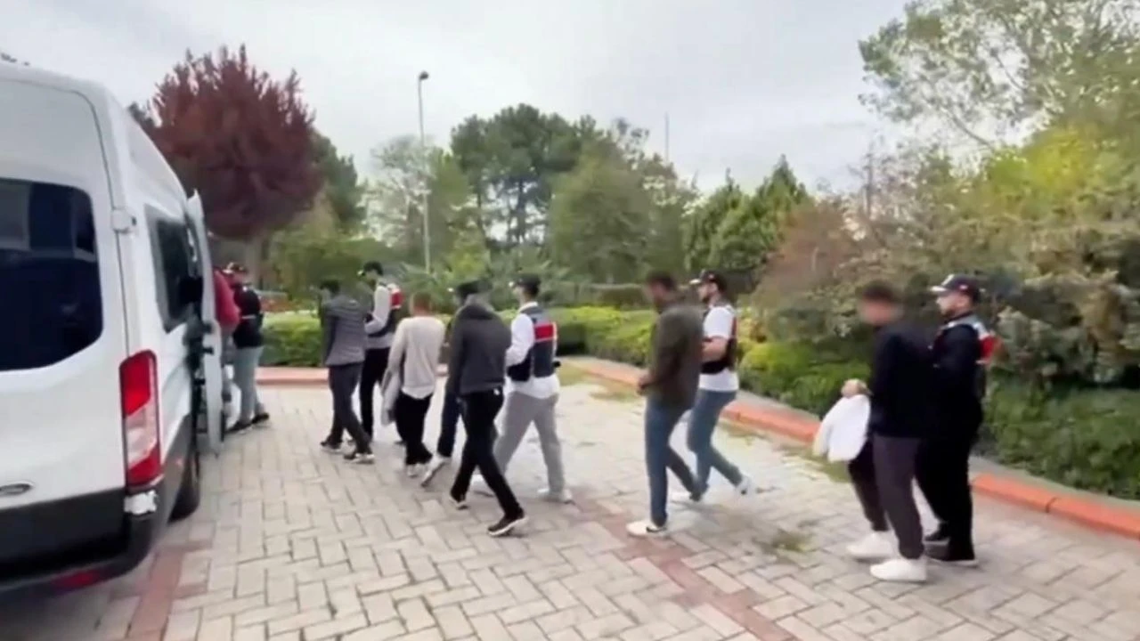 Yanıltıcı SMS’lerle dolandırıcılık: 12 şüpheli yakalandı