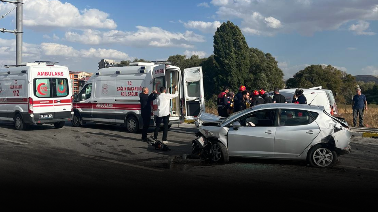Sivas'ta Kazada Ağır Yaralanan Kadın Hayatını Kaybetti