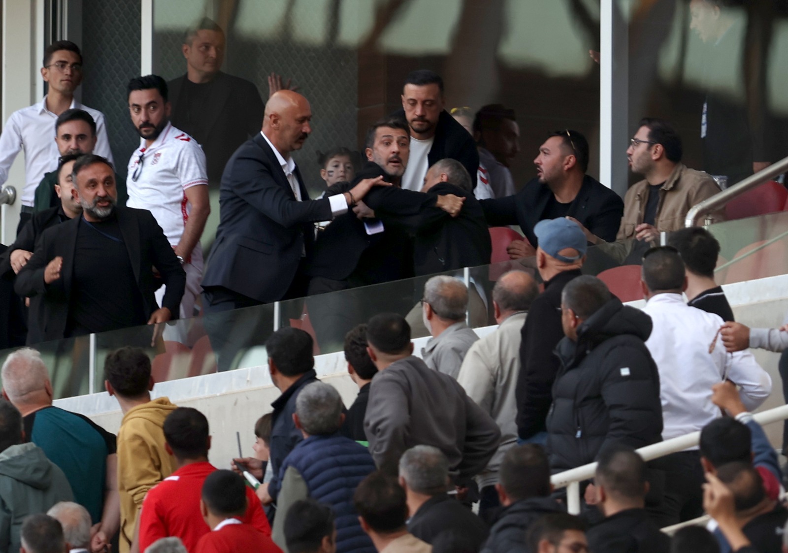 Gökhan Karagöl Sivasspor Taraftarlarıyla Tartıştı!