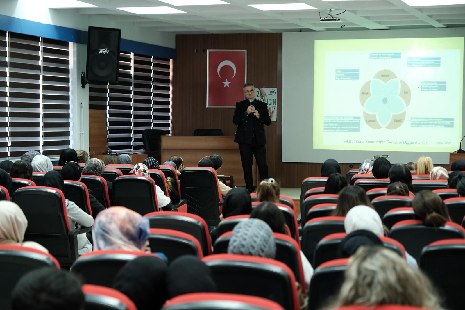 SCÜ'de Yeni Personele Eğitim