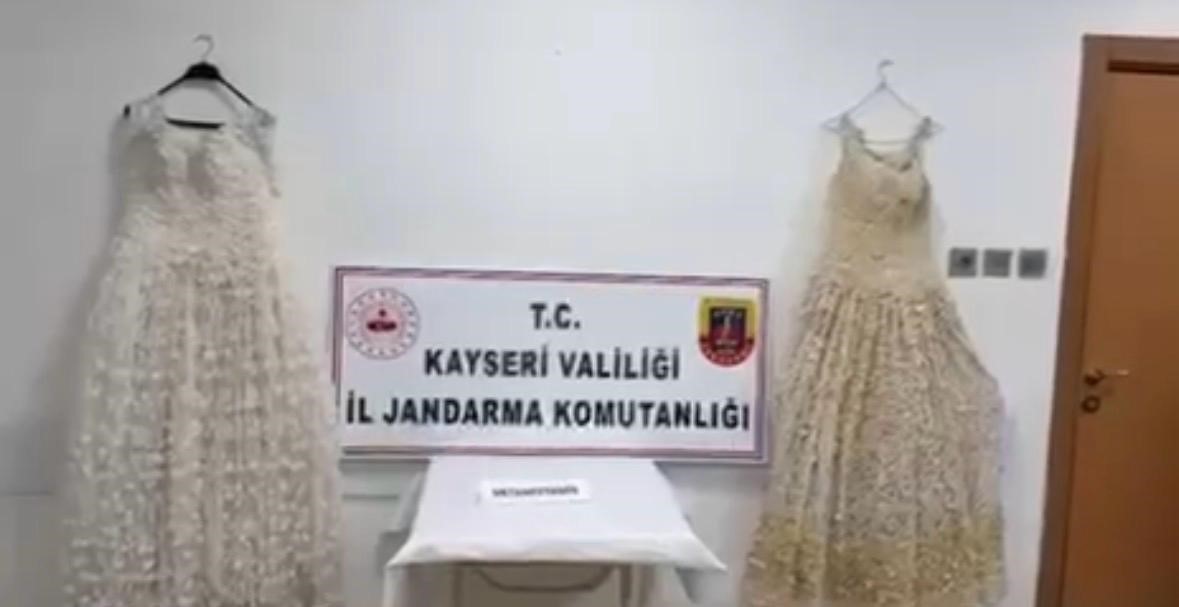 Bu kez gelinlikten çıktı