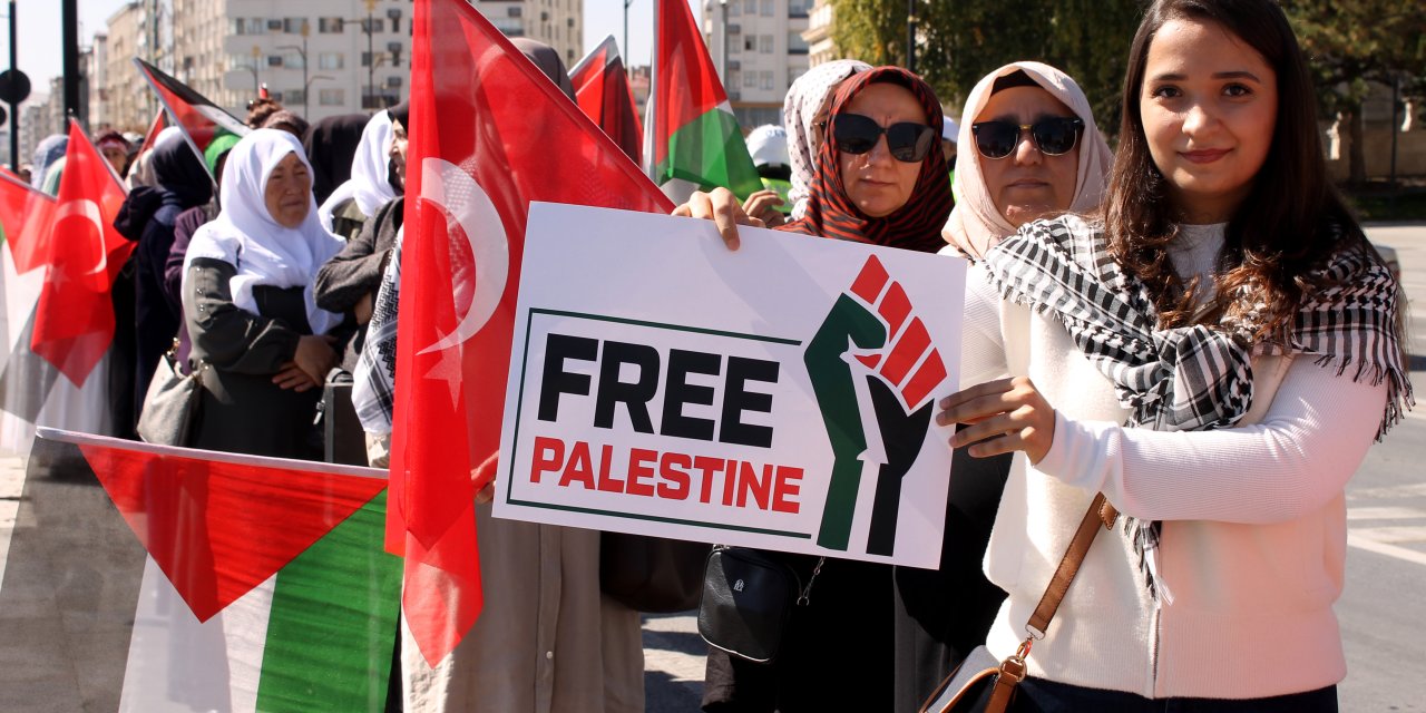 Sivas’ta İnsan Zinciri: Gazze’nin Sessiz Çığlığı Meydanda