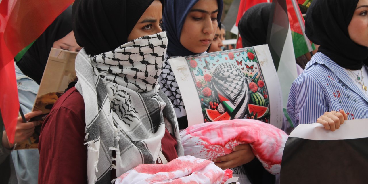 Sivas'ta Öğrencilerden Gazze Yürüyüşü