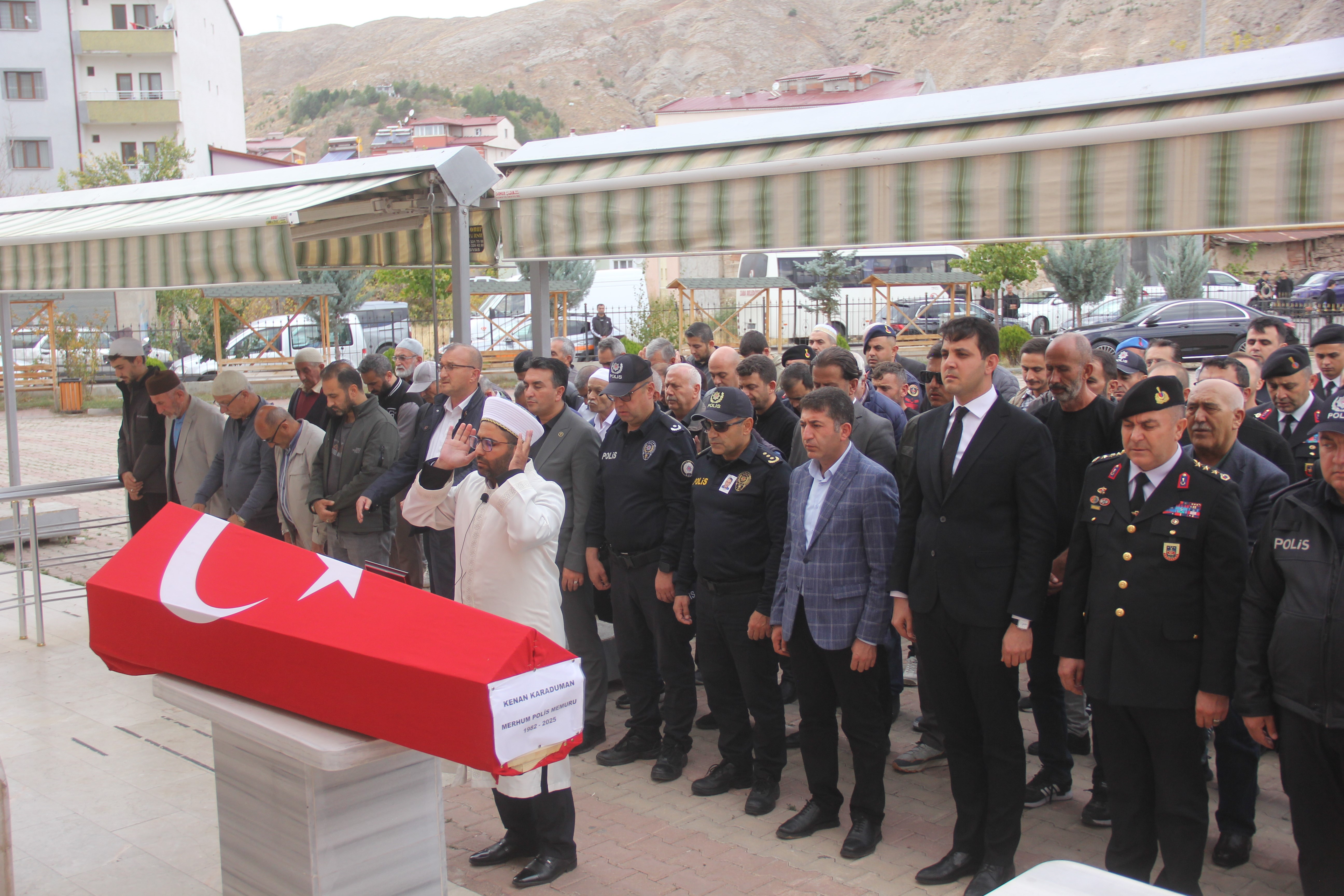 Kansere yenik düşen polis memuru, Sivas’ta toprağa verildi