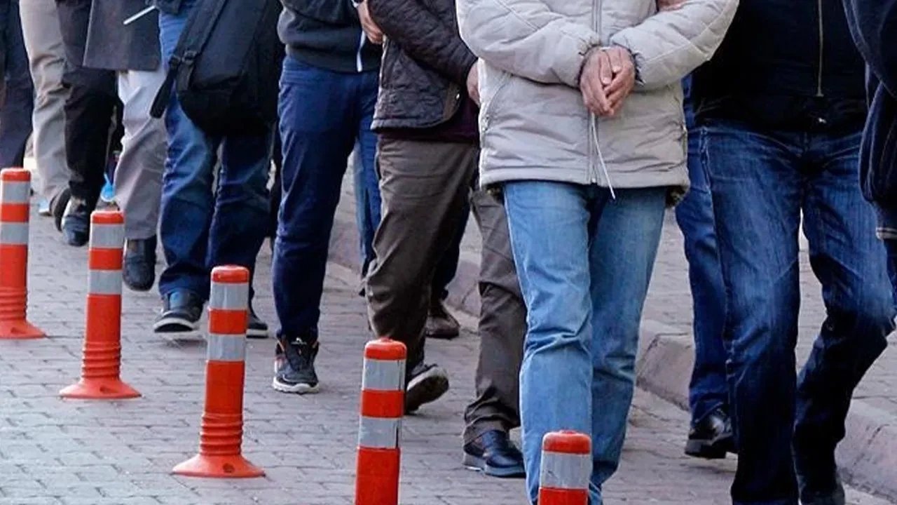 Göçmen Kaçakçılığı Operasyonunda 10 Zanlı Tutuklandı