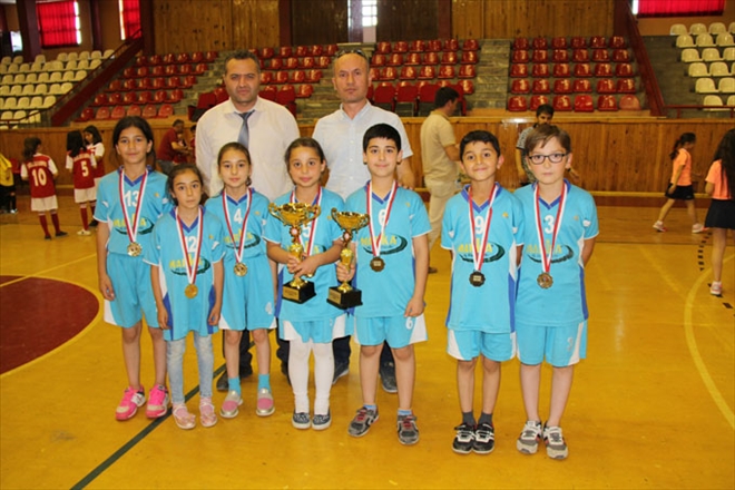 GAZİ MUSTAFA KEMAL KUPALARLA TAMAMLADI