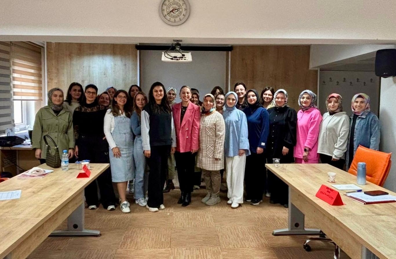 Sivas'ta ebe ve hemşirelere obstetrik eğitimi