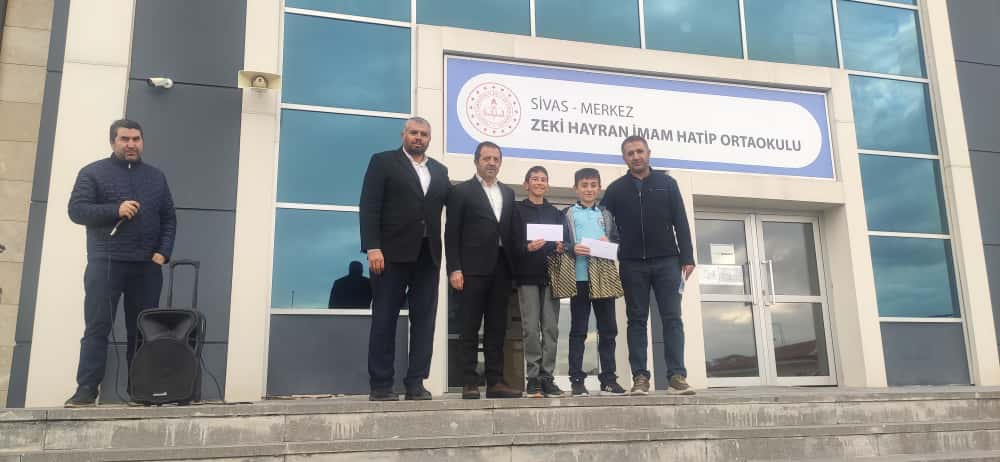 Zeki Hayran İmam Hatip Ortaokulundan Çifte Birincilik Gururu