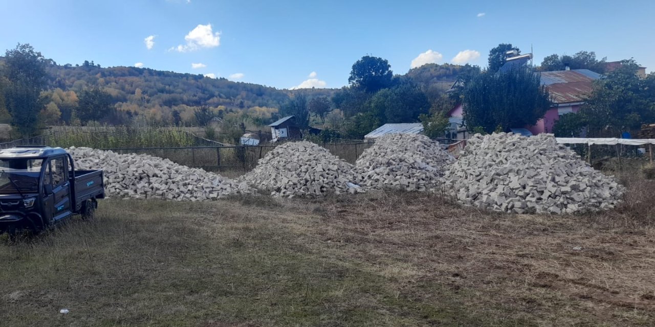 Sivas'ın Köylerine 11 Bin 600 Metrekare Parke Taşı Desteği