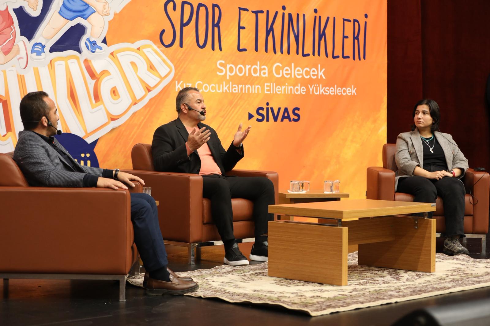 Sivas’ta kız çocukları spor panelinde buluştu