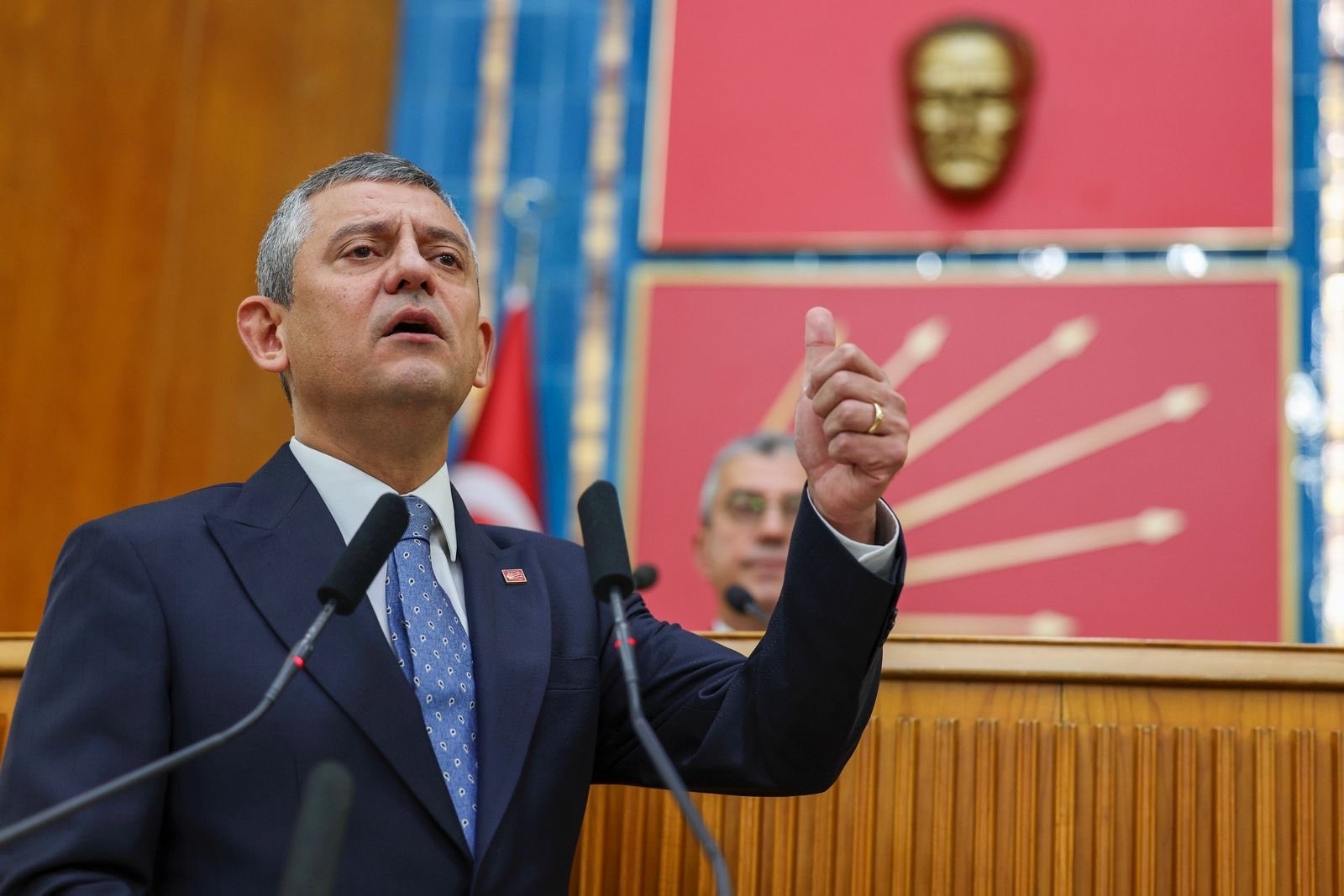 Özgür Özel Veri Kaçakçılığını Eleştirip Sivas'ı Örnek Gösterdi!