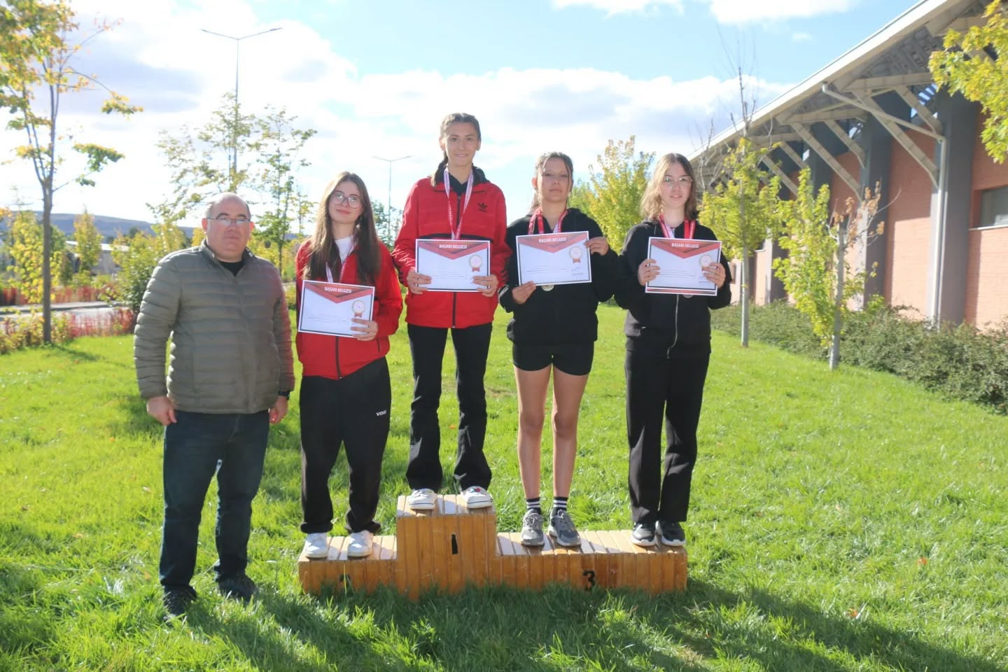 Sivas'ta Oryantringin En Hızlıları Kupalarını Kaldırdı