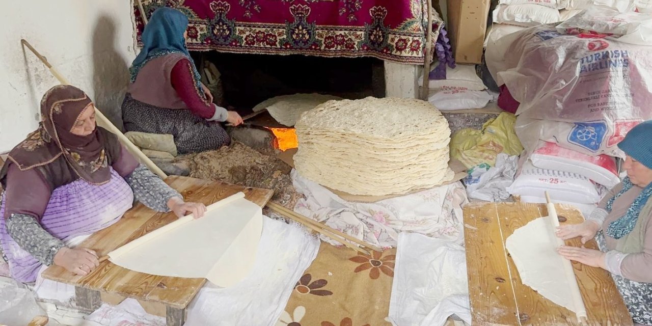 Sivas'ta kadınlar yufka mesaisinde