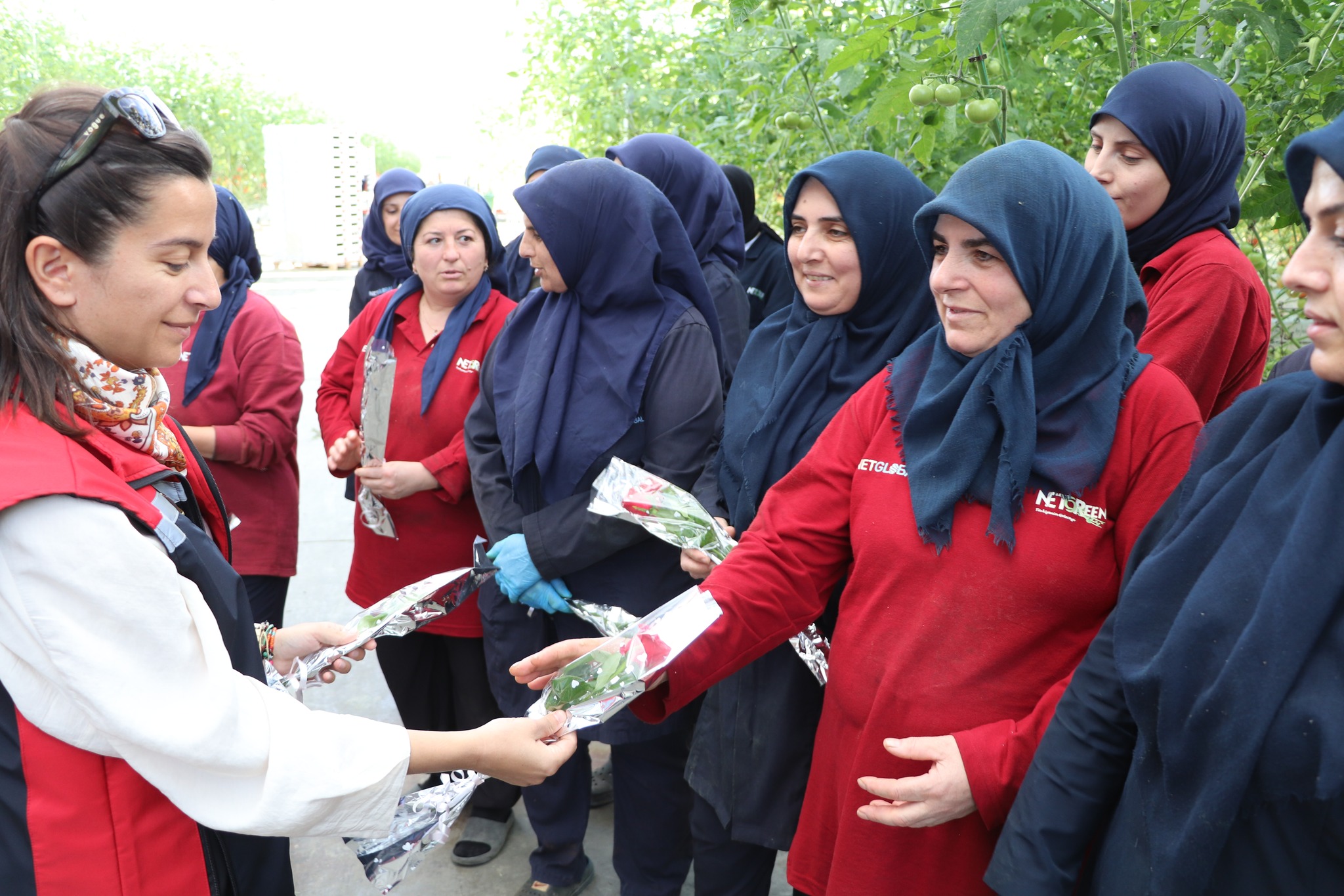 Sivas’ta toprağa emek katan kadınlara çiçekli kutlama