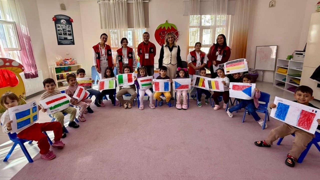 Minikler İçin Renkli Etkinlik