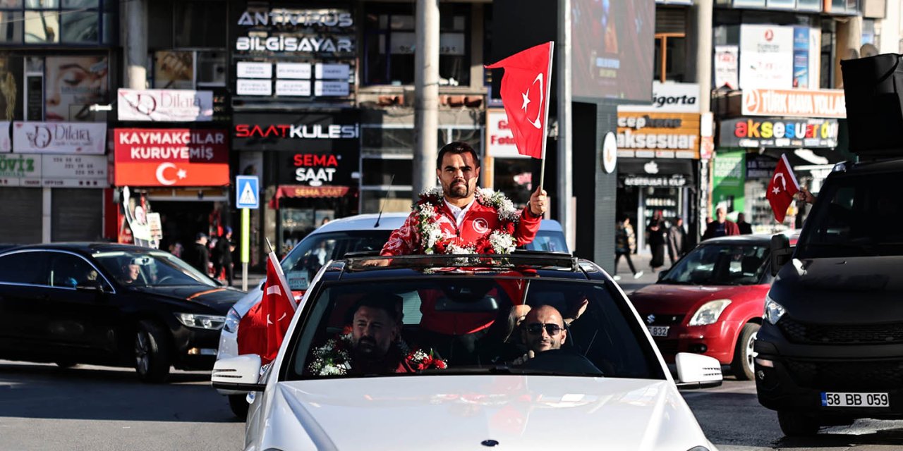 Dünya Şampiyonu Abdullah'a Sivas'ta coşkulu karşılama