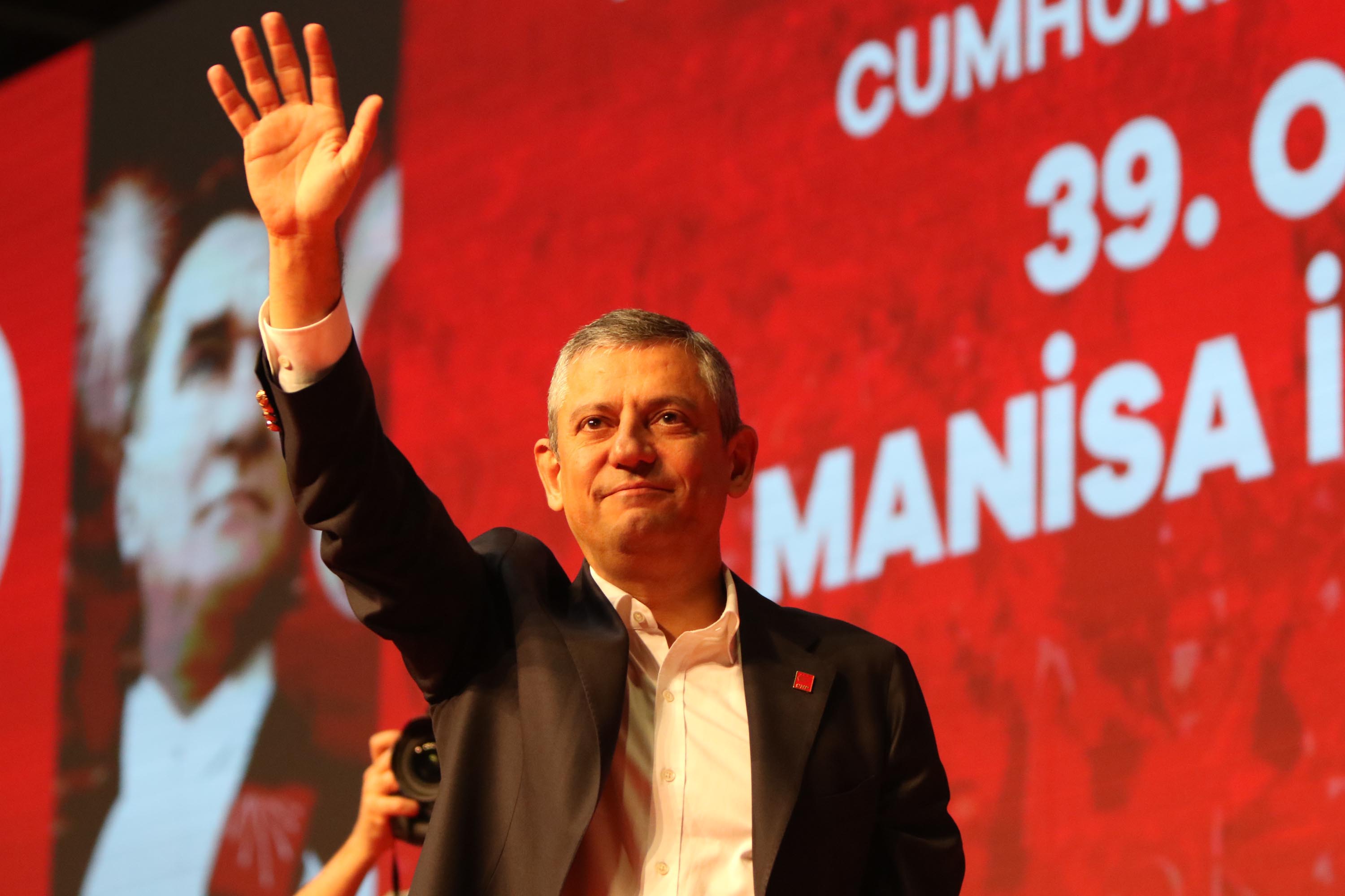 Özgür Özel: “Beni Seven Arkamdan Gelsin”