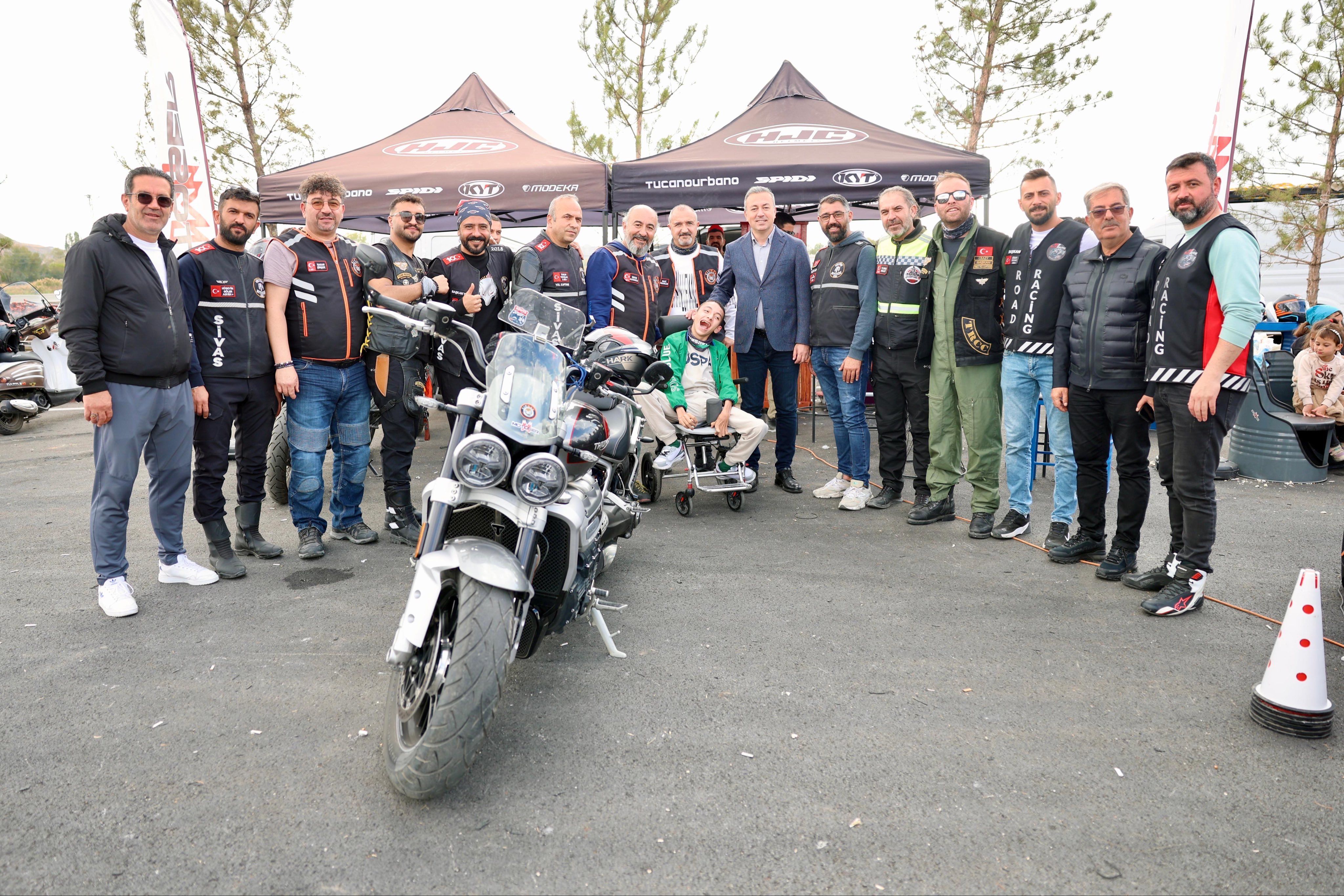 Sivaslı Motosikletçiler Sezonu Gösteriyle Kapattı