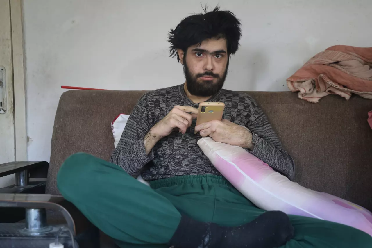 Telefon bağımlısı Barış'tan ailelere tavsiye