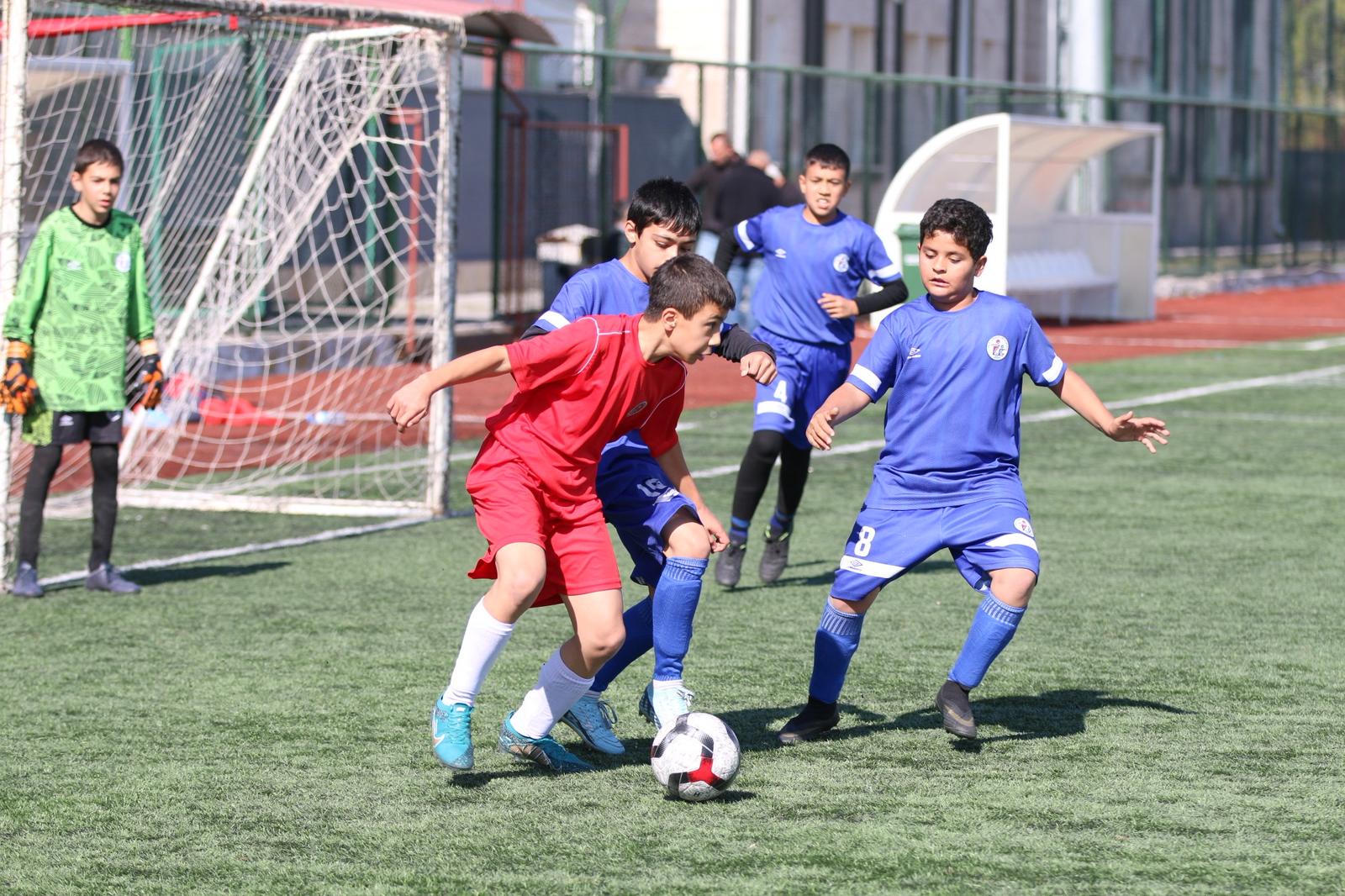 Sivas’ta Minik Futbolcular Kıyasıya Yarıştı, Şampiyon Belli Oldu