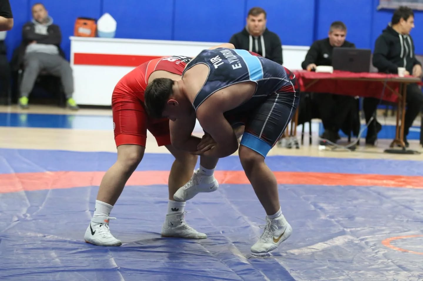 Sivas’ta okul sporlarında güreş fırtınası