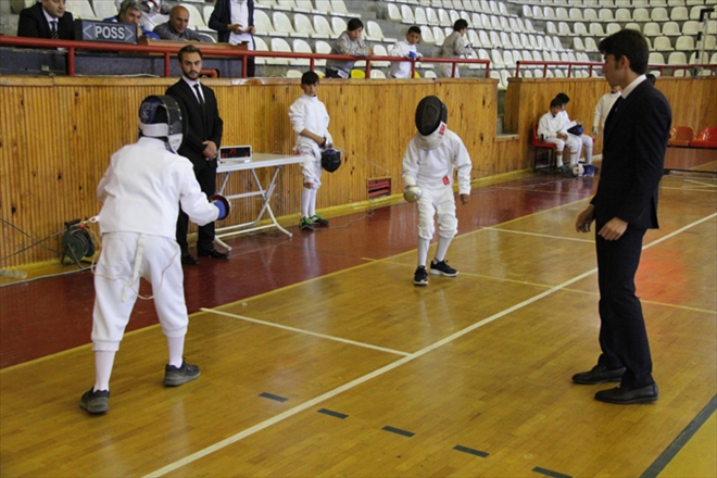 ESKRİM BRANŞINA İLGİ ARTIYOR