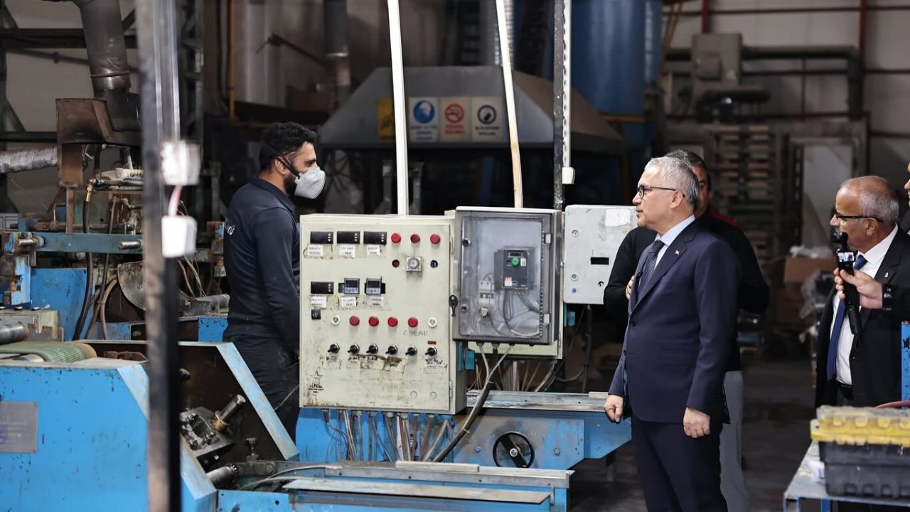 Vali Yılmaz Şimşek’ten OSB’deki Başarılı Firmalara Teşekkür Belgesi