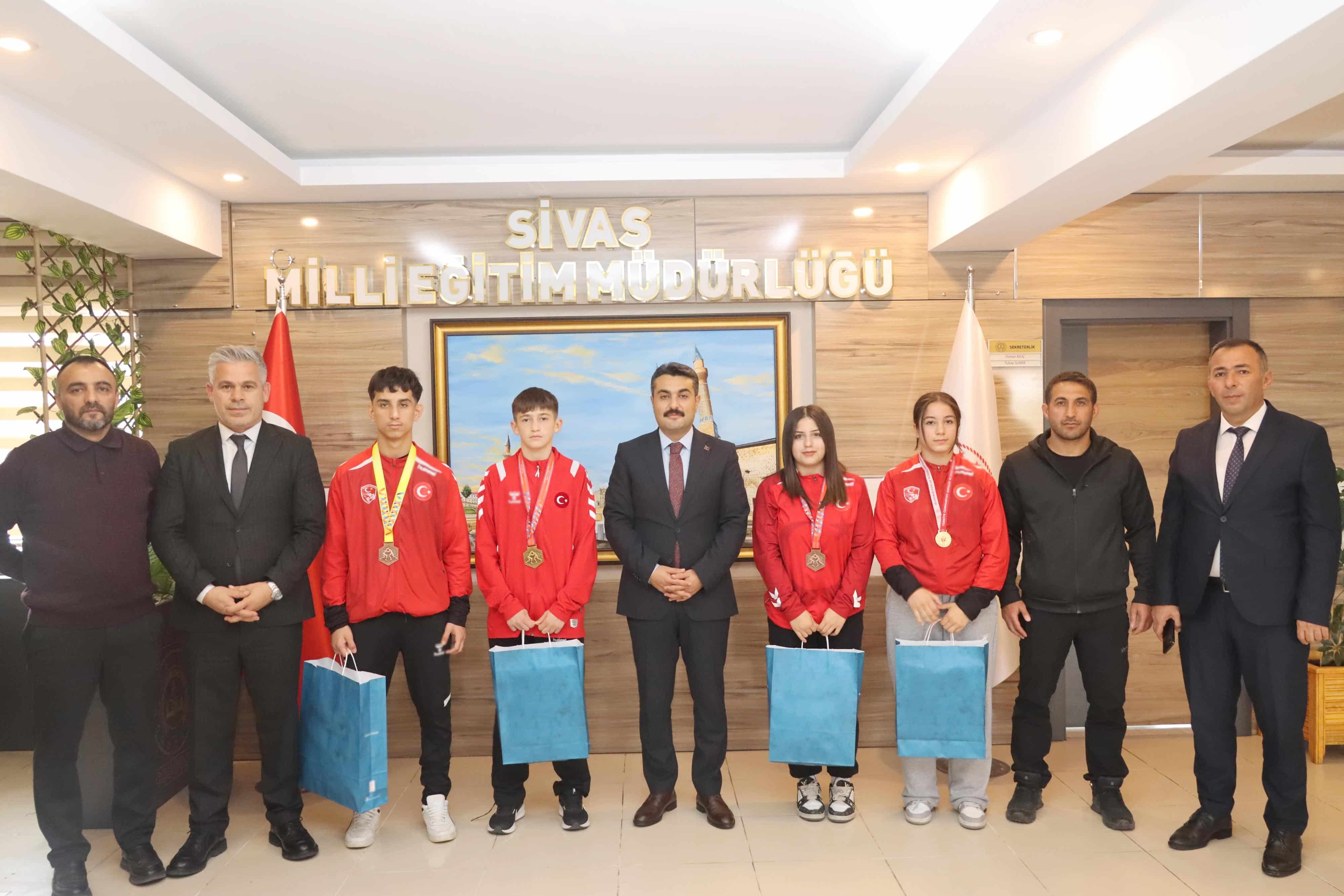 Sivaslı Sporculardan Uluslararası Başarı