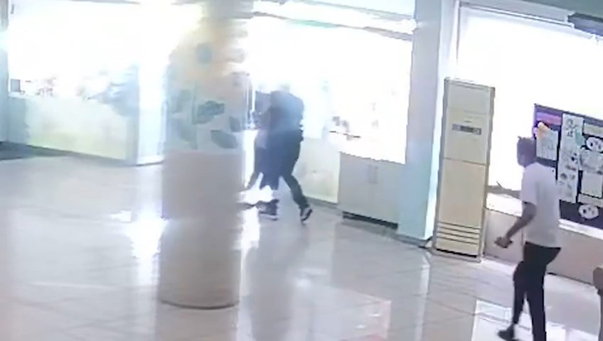 Veli öğretmene tokat attı