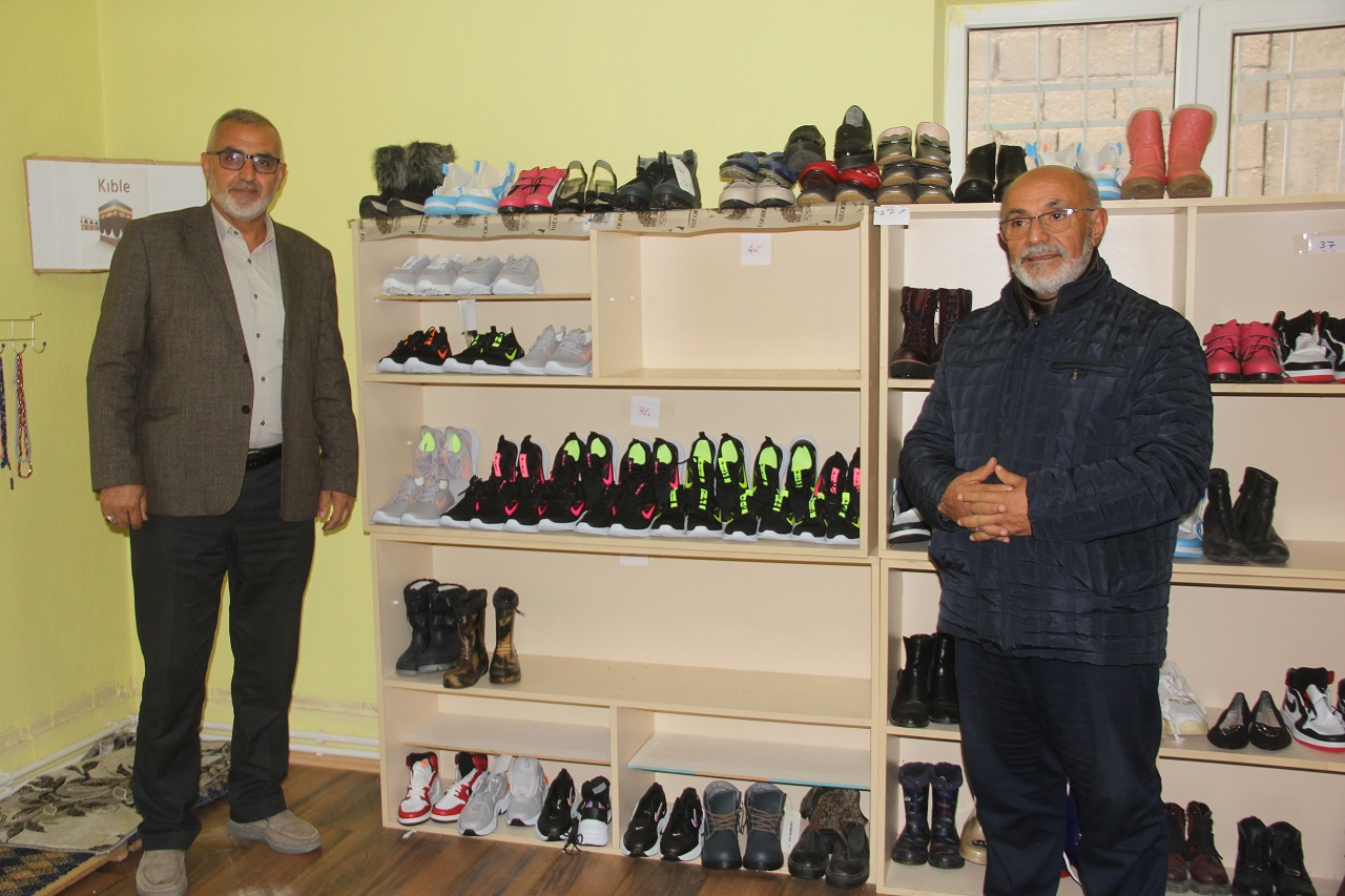 Sivas'ta Sosyal Markete Giysi Desteği