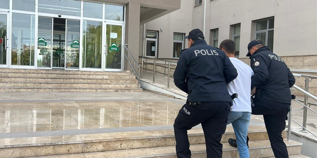 Sivas'ta şehit babasına hakarete adli kontrol