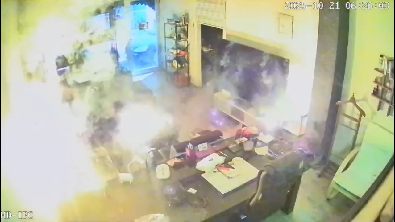 Şarjda bırakılan matkap bataryası dükkanı yaktı