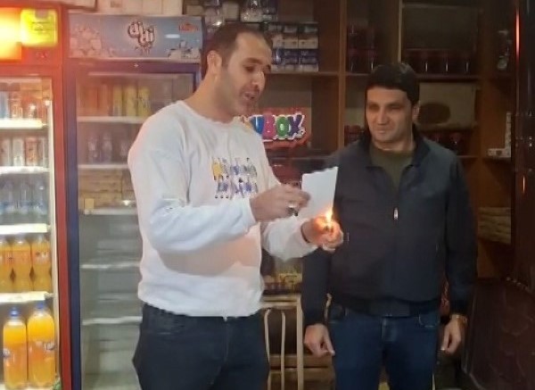 Sivas'ta Hayırseverden Örnek Davranış: Borç Defterini Sobada Yaktı