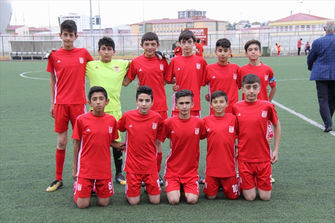 SİVASSPOR ALTYAPILARDA İKİ KUPA KAZANDI