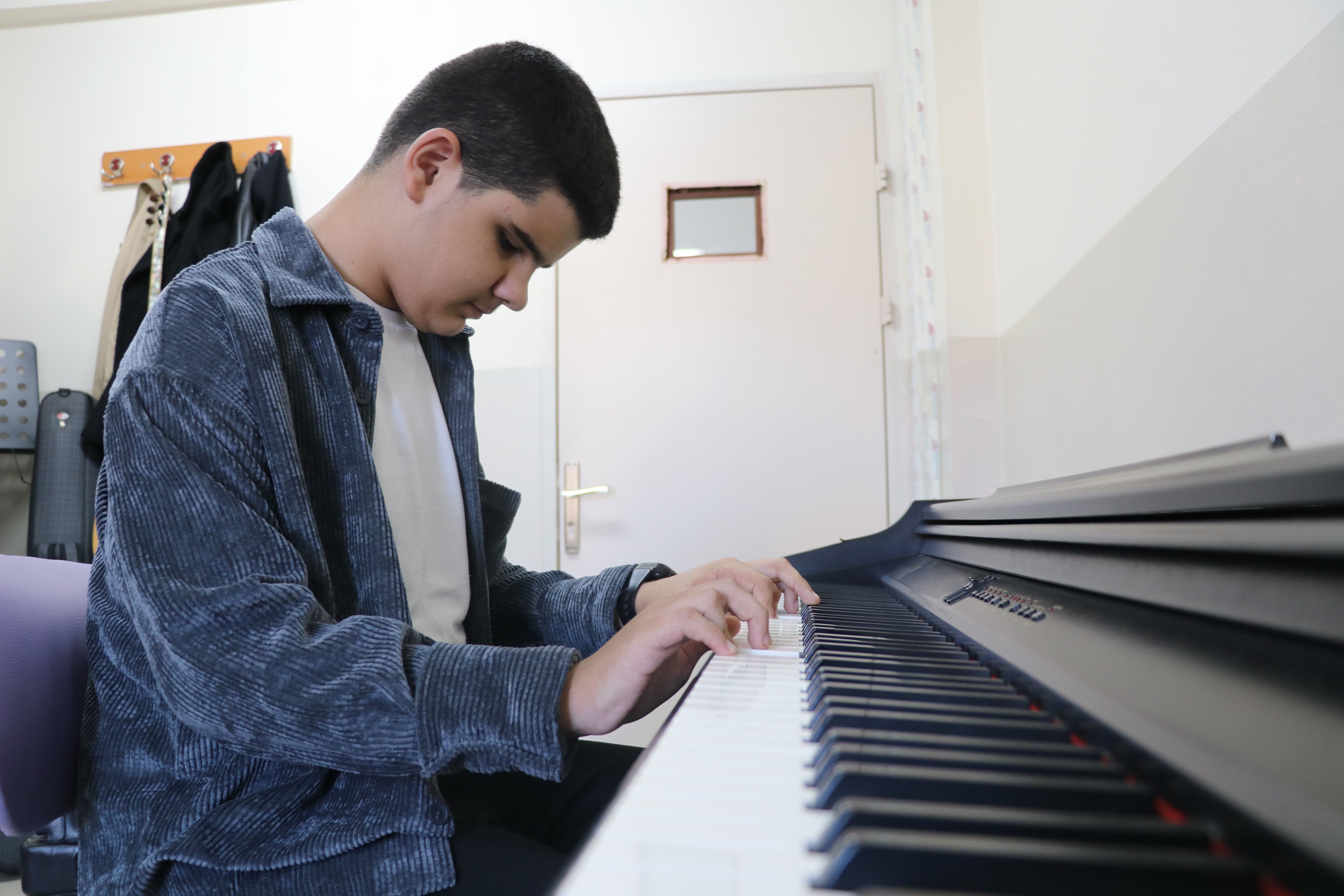 Sivaslı Kadir, Görme Engeline Rağmen Müziğin Yıldızı Oluyor