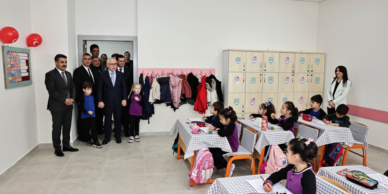 Sivas Valisi öğrencilerin heyecanına ortak oldu