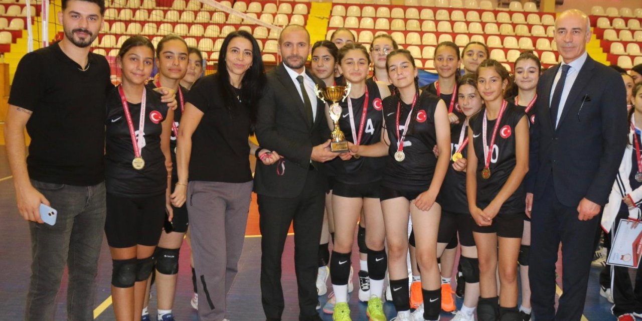 Sivas’ta filede zafer Şehit Adnan Saka Ortaokulu’nun