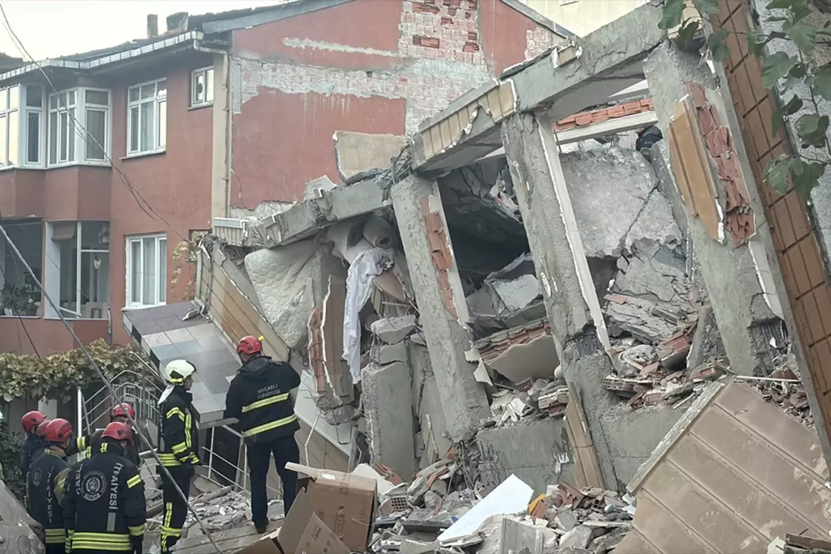 Kocaeli'de çöken binada zamanla yarış