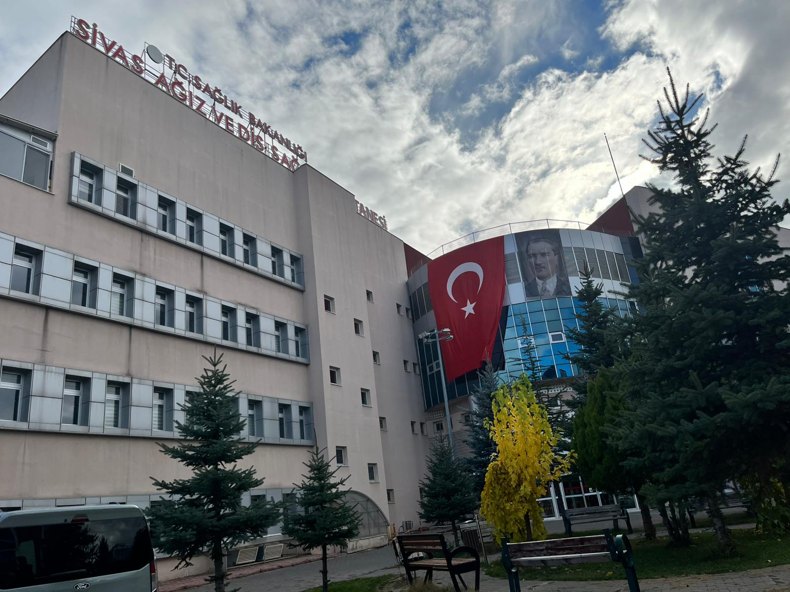 Sivas'ta Skandal Görüntü! Devlet Kurumunda Cumhurbaşkanı'nın Fotoğrafı Asılmadı