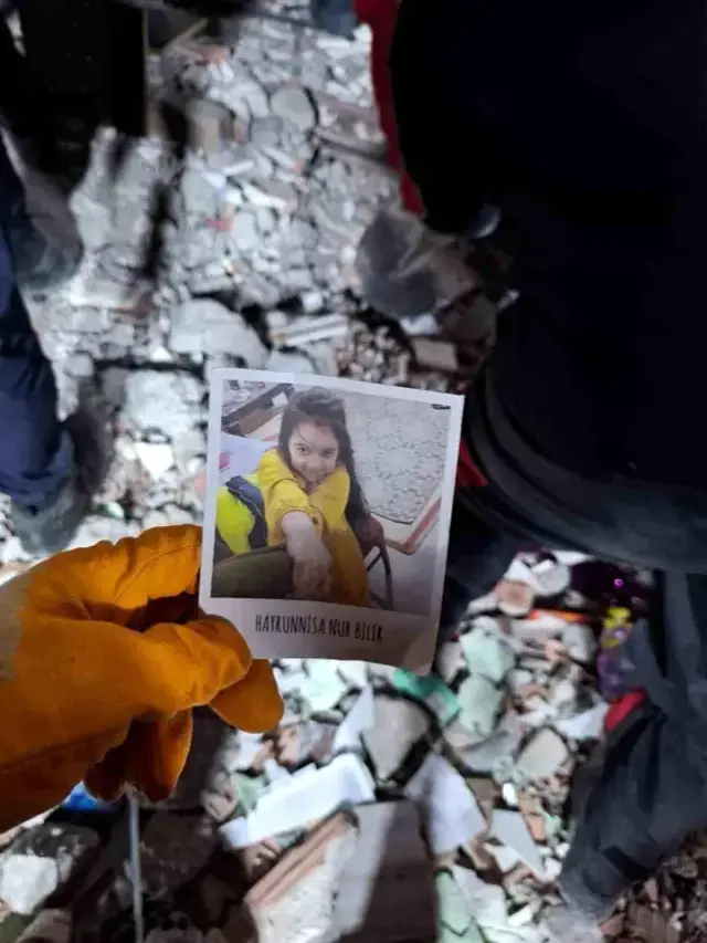 Enkazdan çıkan not yürekleri dağladı