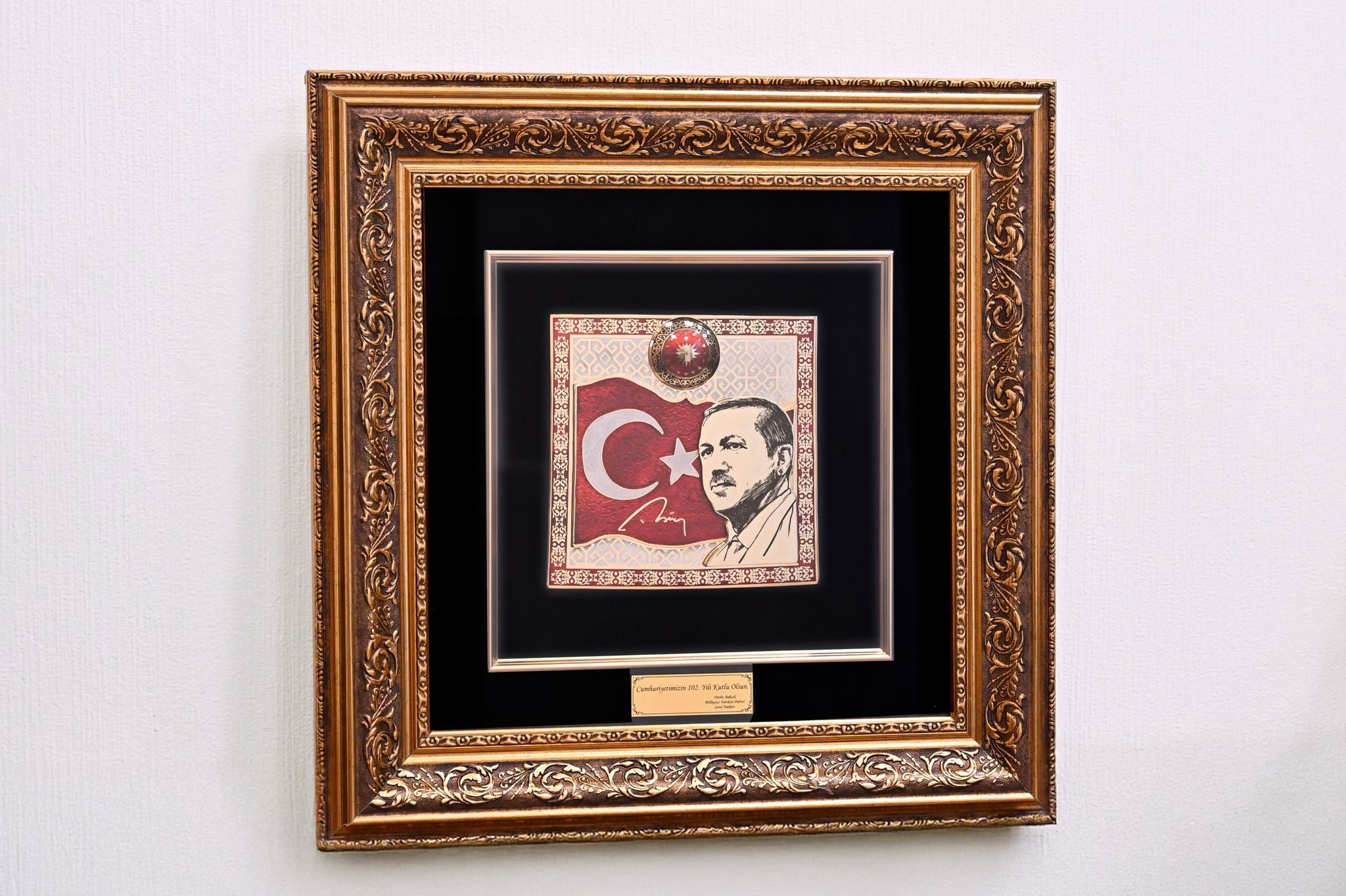 Bahçeli'den Cumhurbaşkanı Erdoğan'a hediye