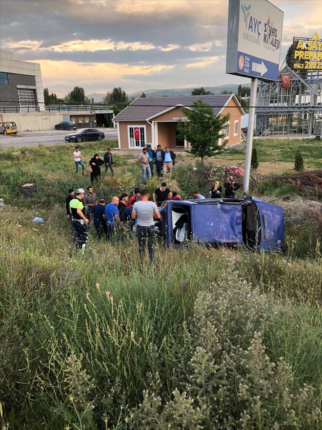 OTOMOBİL ŞARAMPOLE DEVRİLDİ: 1 ÖLÜ