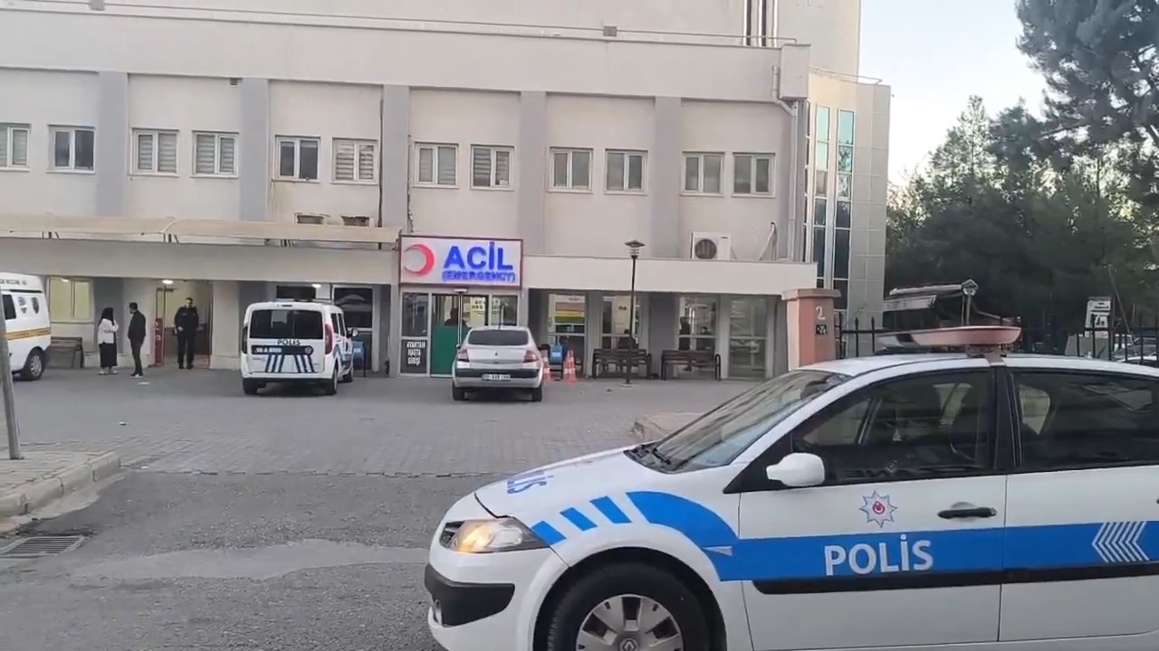 Eşi ile amcasını öldürüp, 3 akrabasını yaraladı