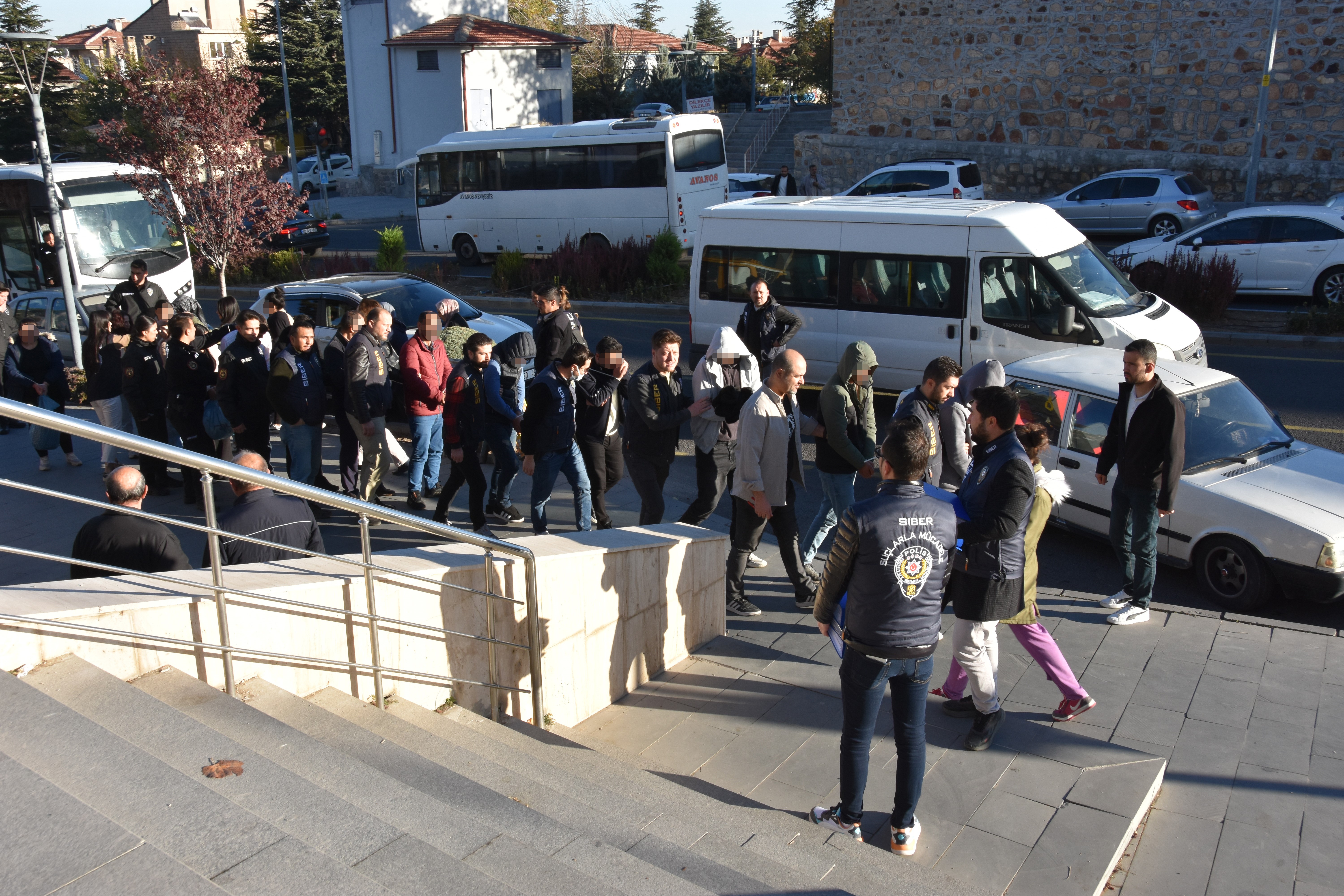 Öğretmen olacaktı, çete lideri oldu
