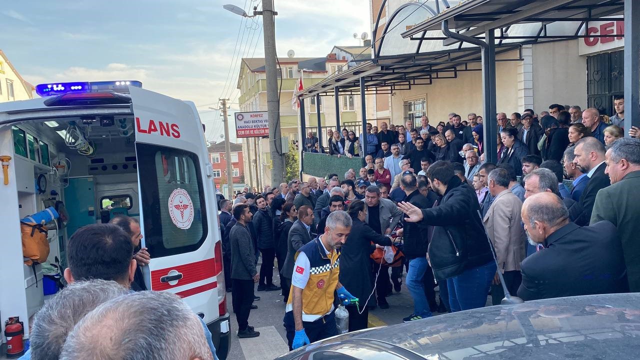 Sivaslı Aile Aynı Gün İki Acıyla Sarsıldı