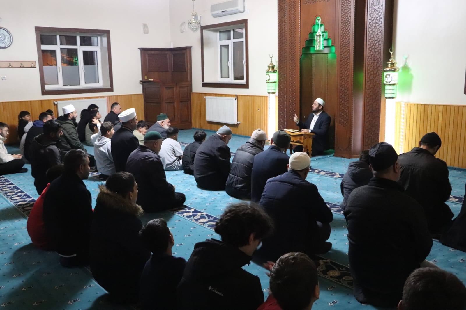 Gençlere Özel Mesaj: Dünya Geçici, Asıl Hayat Kabirde Başlar